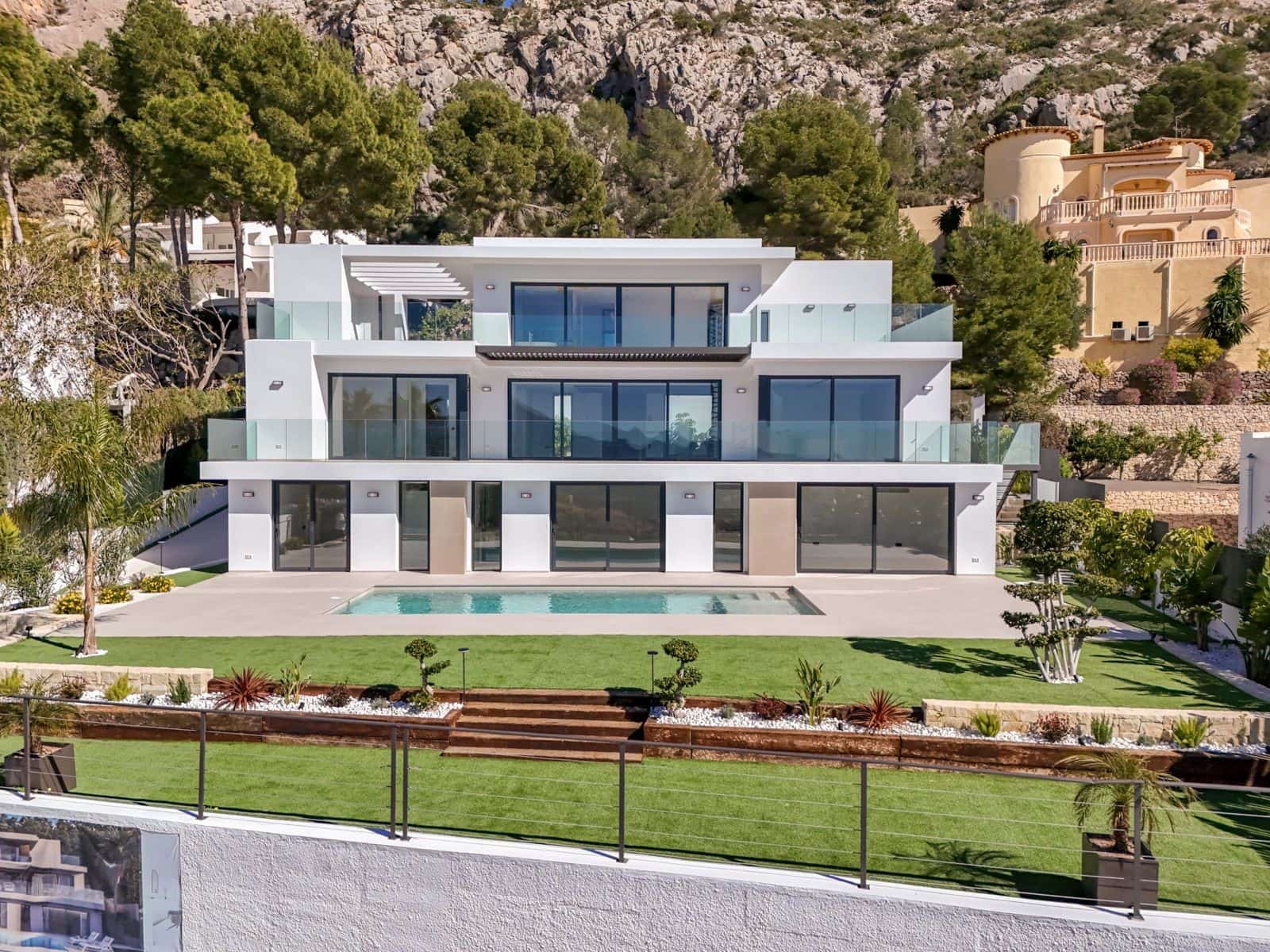 5 bedroom Villa for sale in Altea with pool garage - € 2,690,000 (Ref: 9833269)