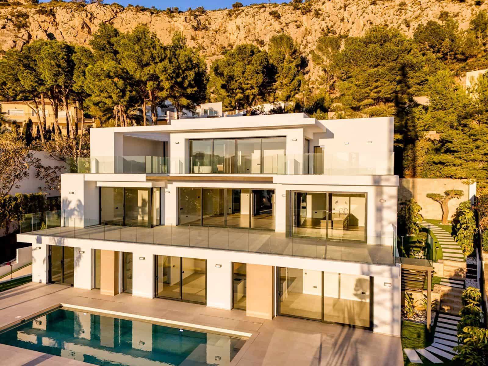 5 bedroom Villa for sale in Altea with pool garage - € 2,690,000 (Ref: 9833269)