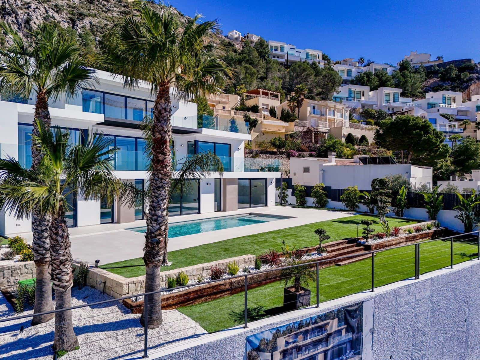 5 bedroom Villa for sale in Altea with pool garage - € 2,690,000 (Ref: 9833269)