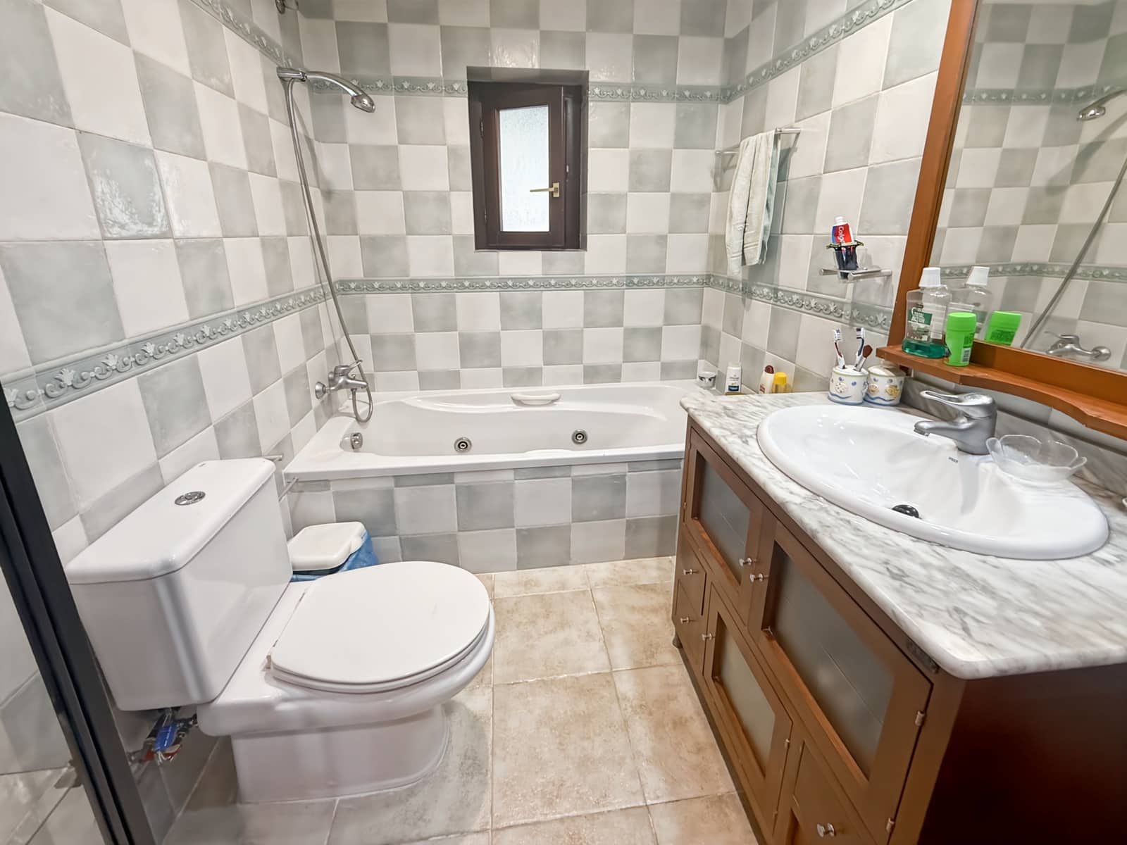 2 bedroom Flat for sale in Estepona with pool - € 295,000 (Ref: 10013114)