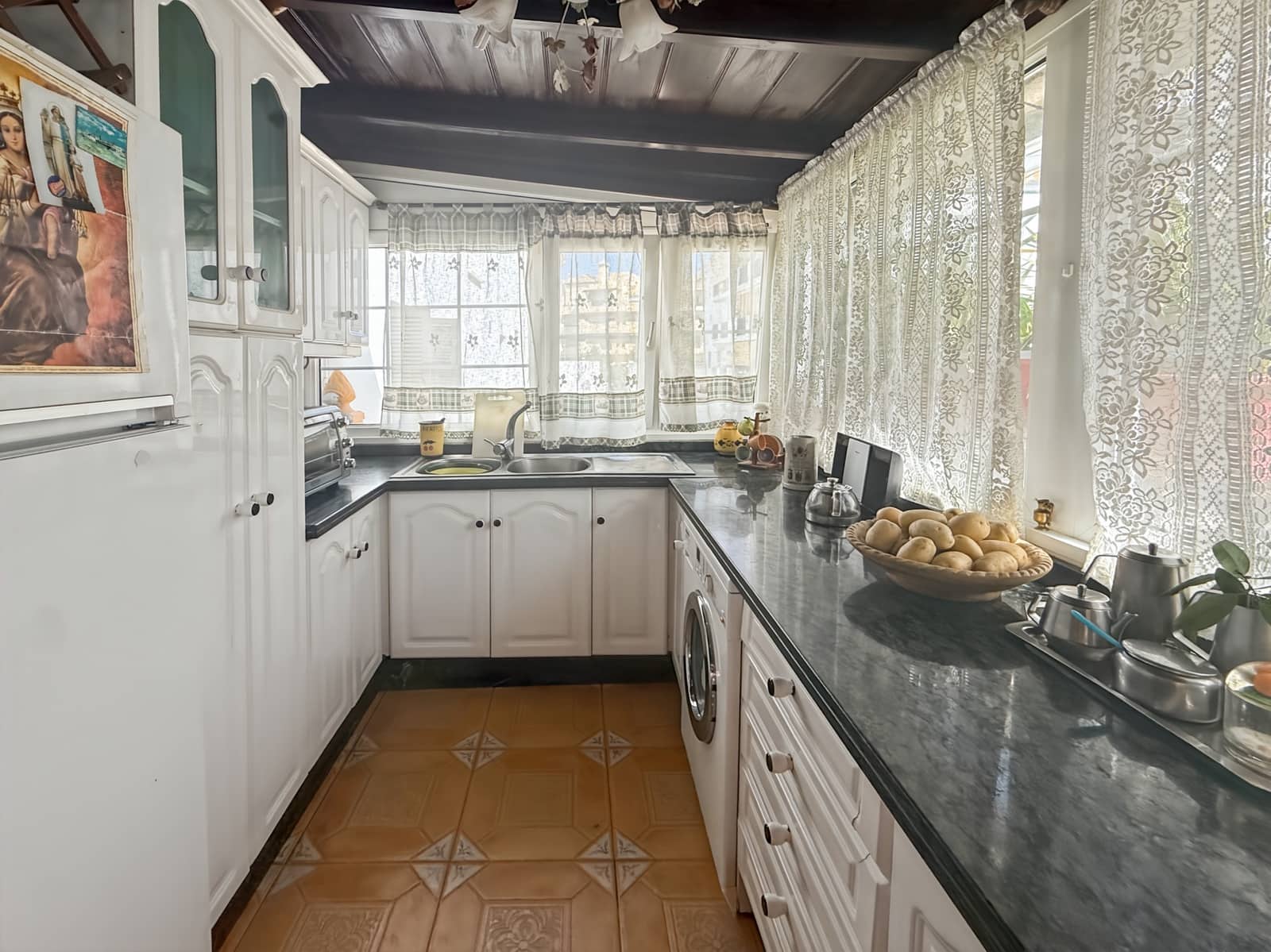2 bedroom Flat for sale in Estepona with pool - € 295,000 (Ref: 10013114)