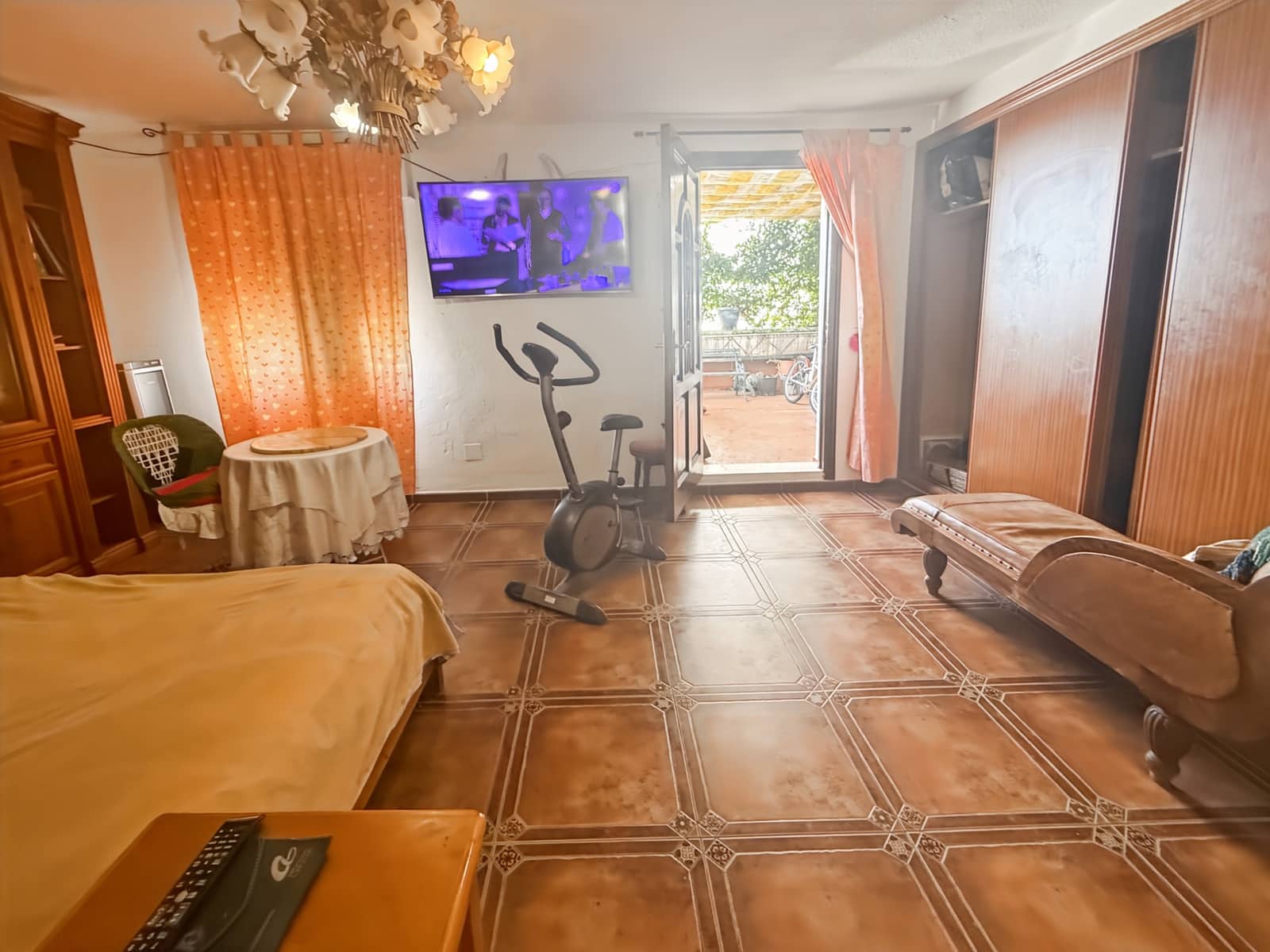 2 bedroom Flat for sale in Estepona with pool - € 295,000 (Ref: 10013114)