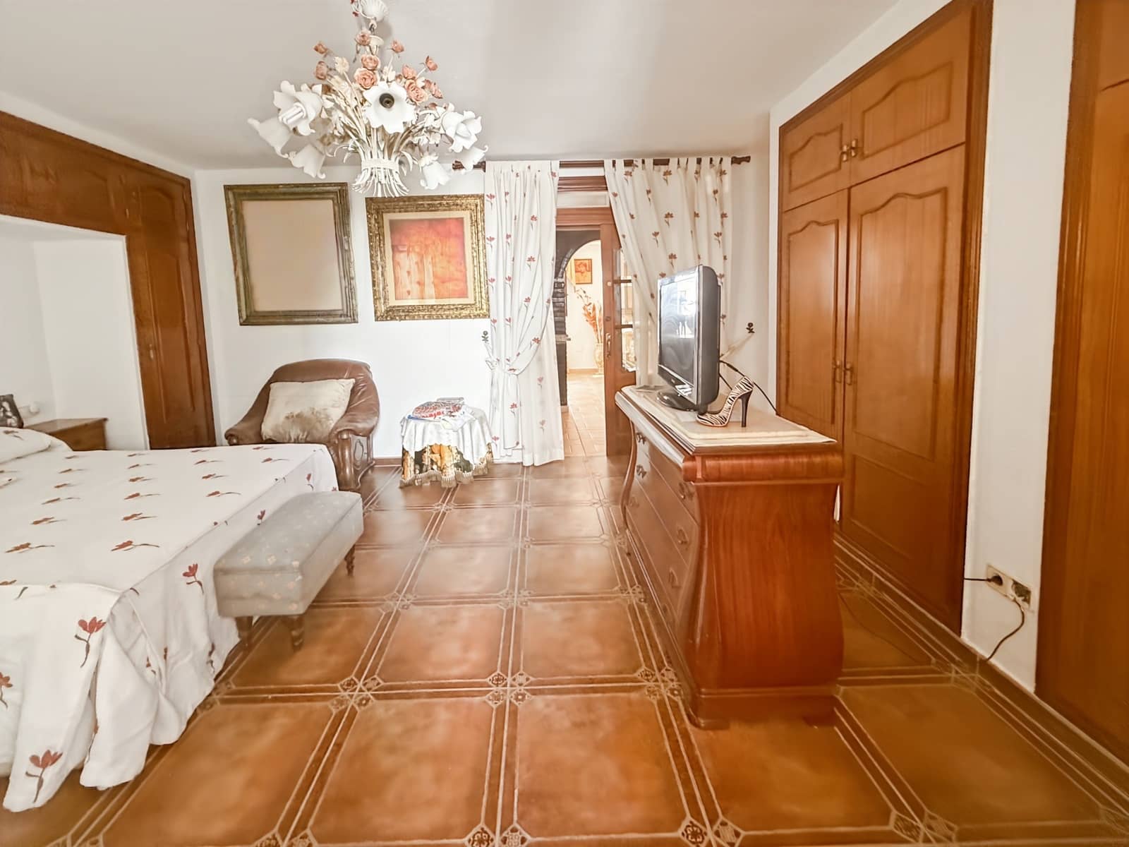 2 bedroom Flat for sale in Estepona with pool - € 295,000 (Ref: 10013114)