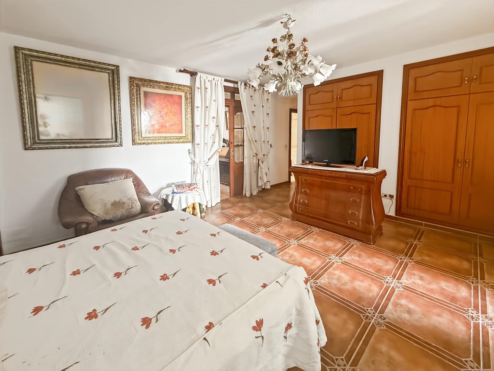 2 bedroom Flat for sale in Estepona with pool - € 295,000 (Ref: 10013114)