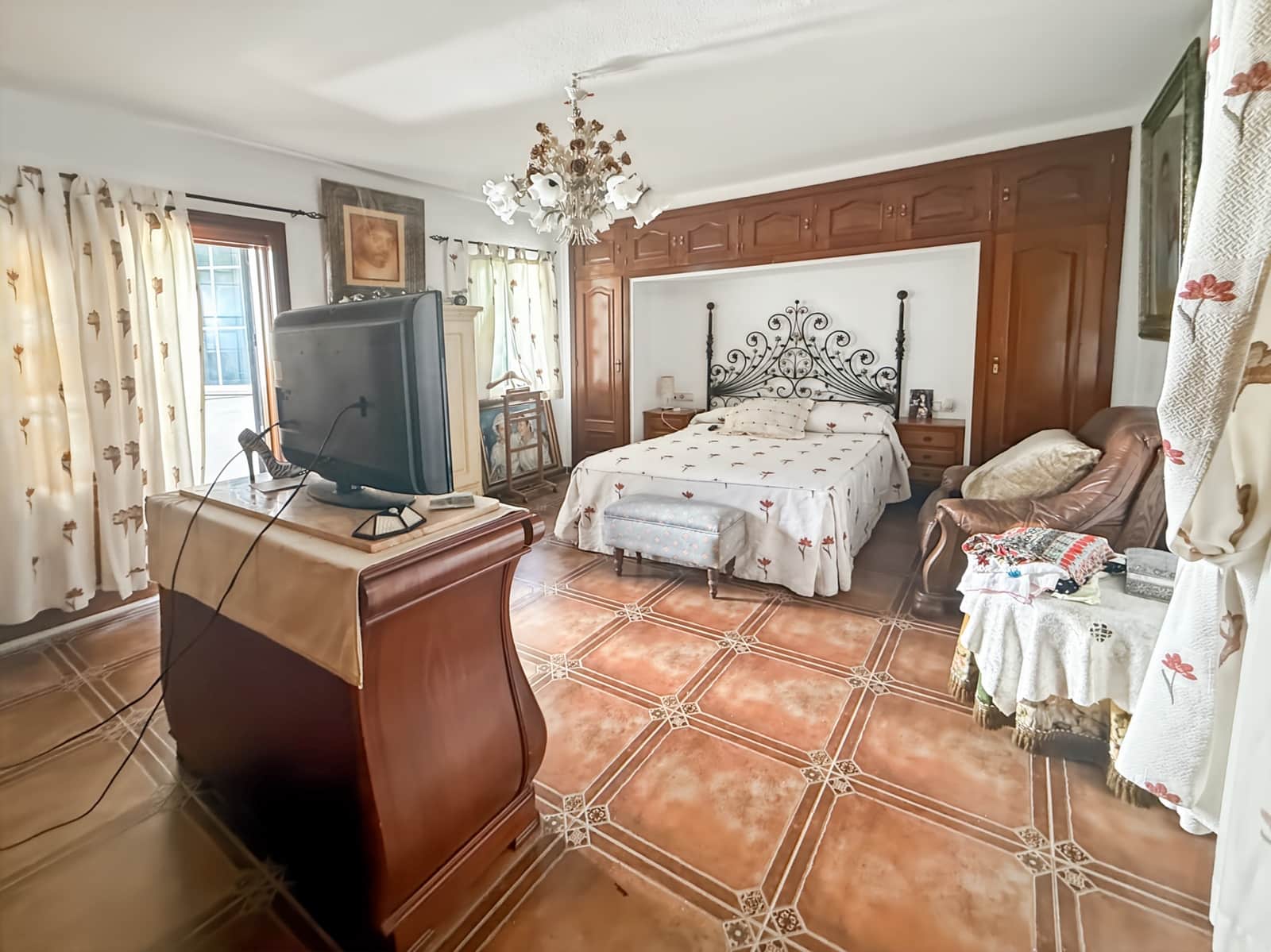 2 bedroom Flat for sale in Estepona with pool - € 295,000 (Ref: 10013114)