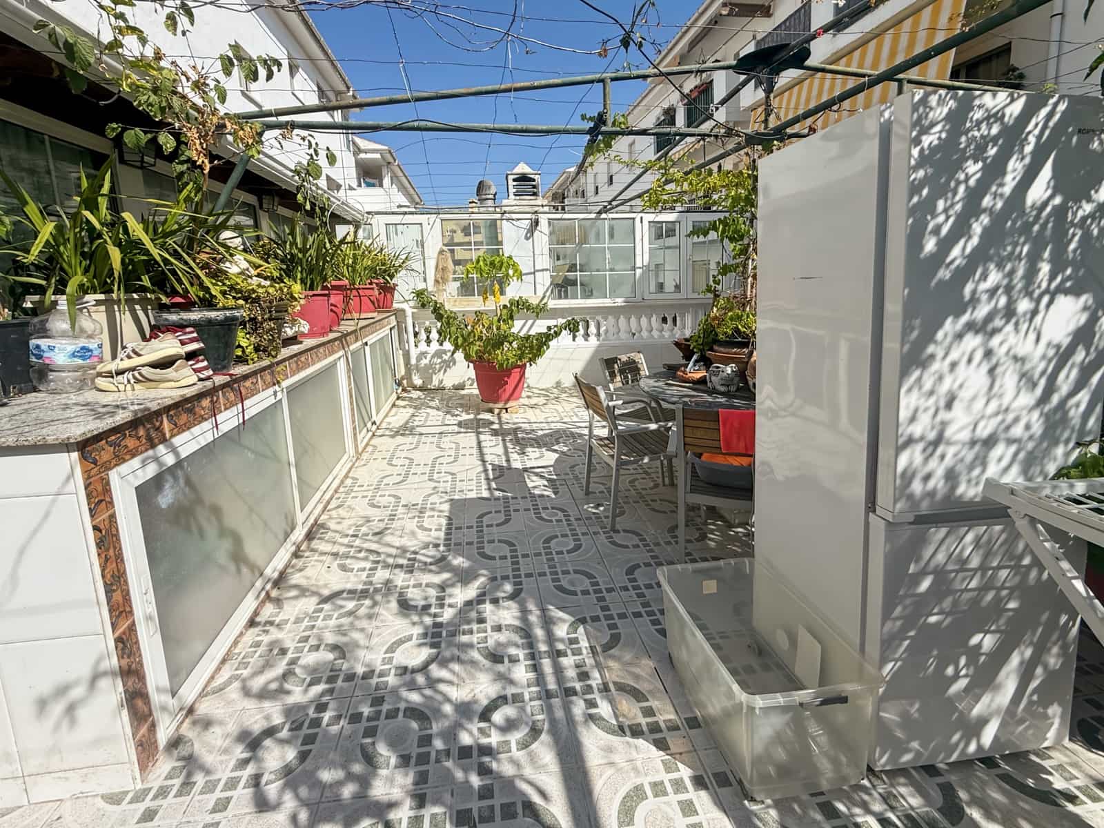 2 bedroom Flat for sale in Estepona with pool - € 295,000 (Ref: 10013114)