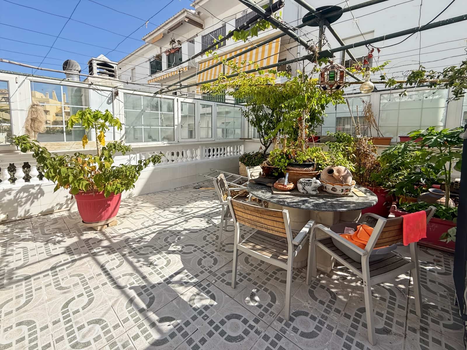 2 bedroom Flat for sale in Estepona with pool - € 295,000 (Ref: 10013114)