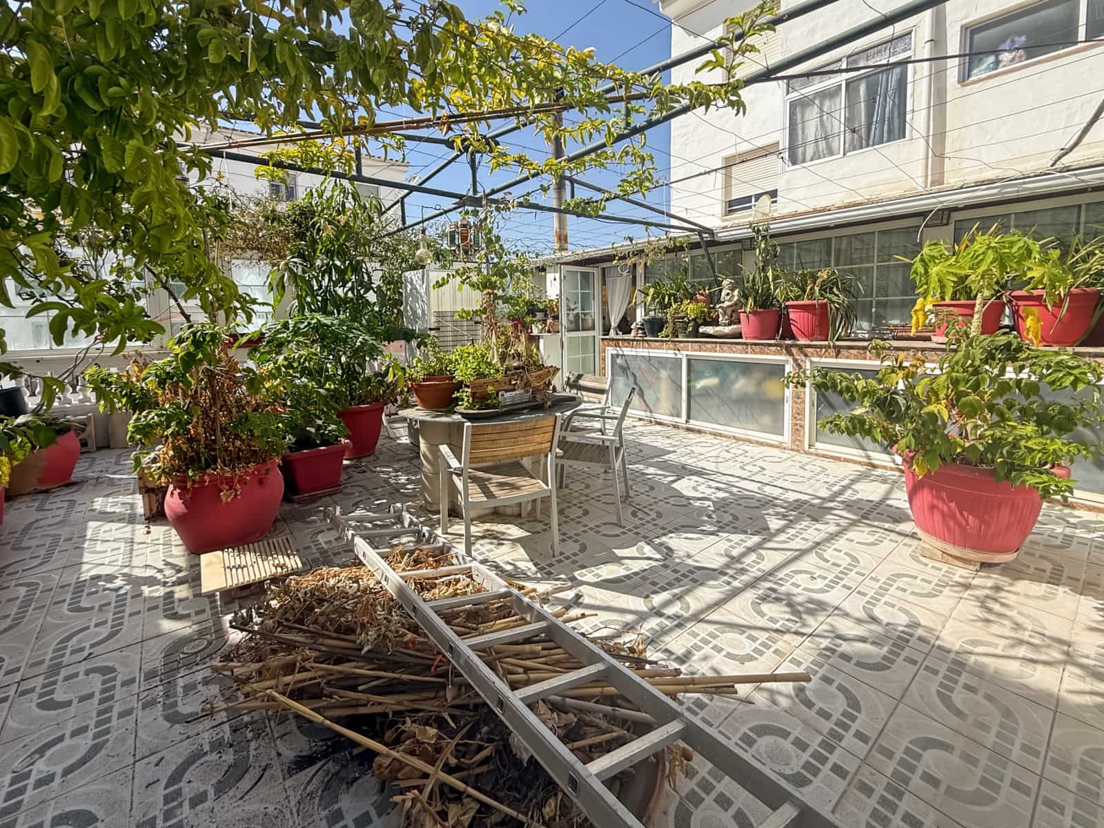 2 bedroom Flat for sale in Estepona with pool - € 295,000 (Ref: 10013114)