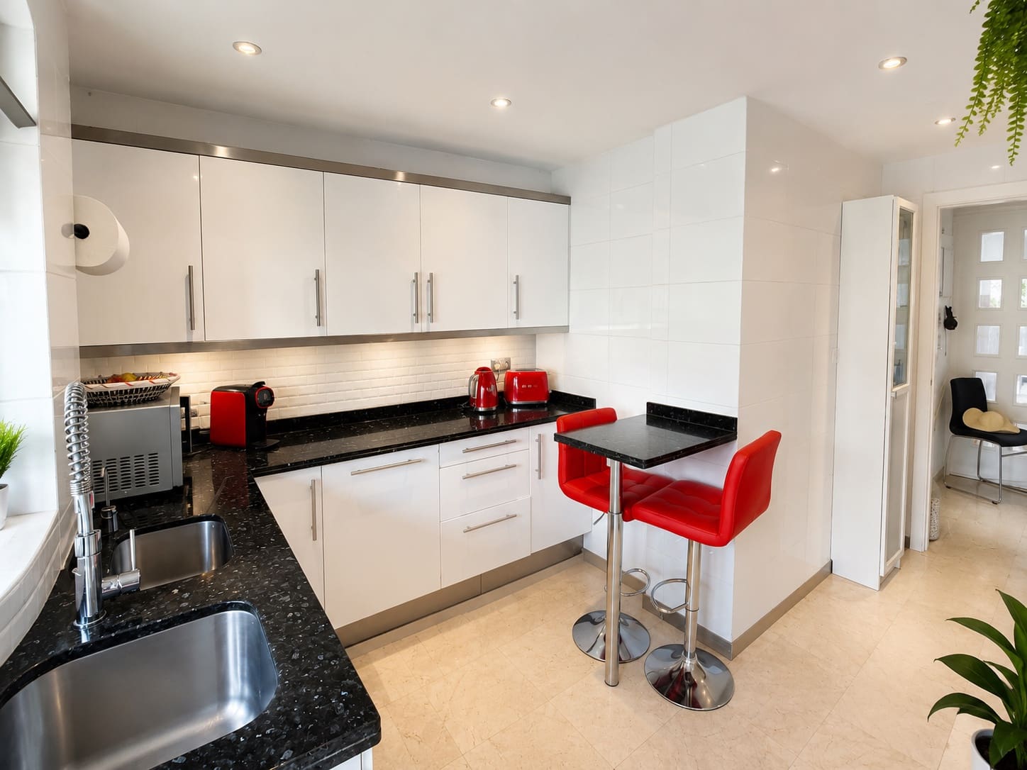 3 bedroom Penthouse for sale in Marbella with pool garage - € 1,699,000 (Ref: 10027039)