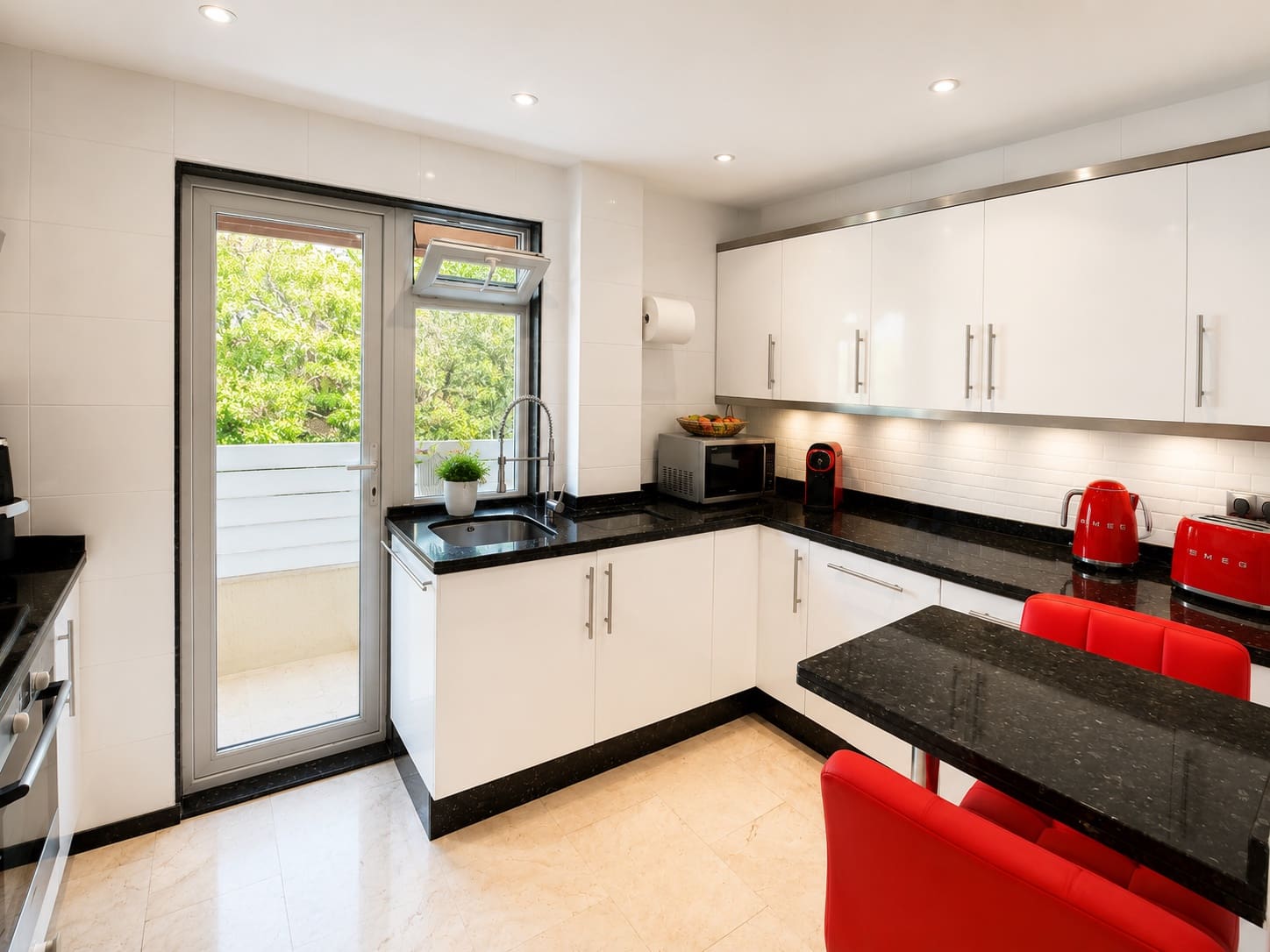 3 bedroom Penthouse for sale in Marbella with pool garage - € 1,699,000 (Ref: 10027039)