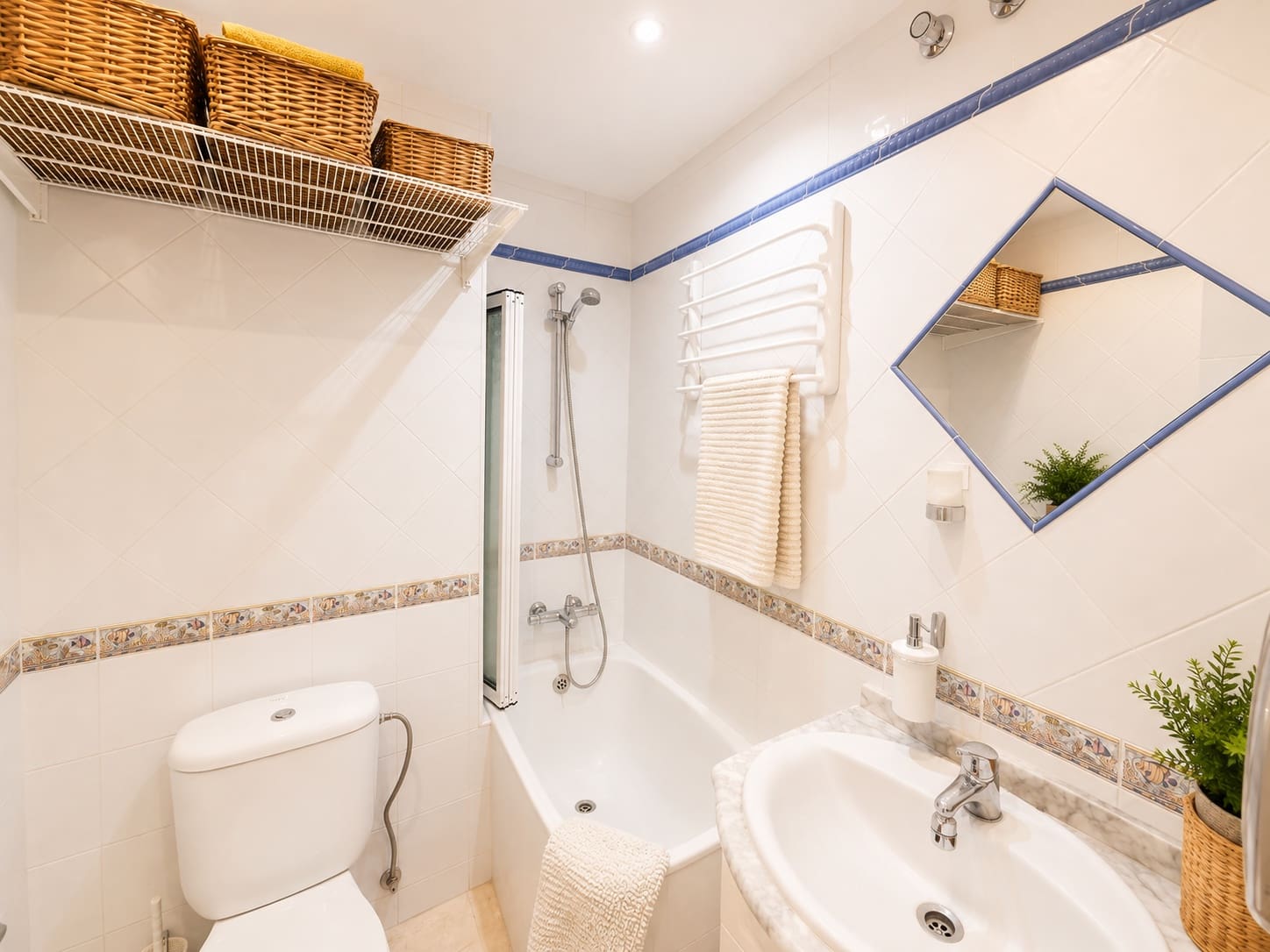 3 bedroom Penthouse for sale in Marbella with pool garage - € 1,699,000 (Ref: 10027039)