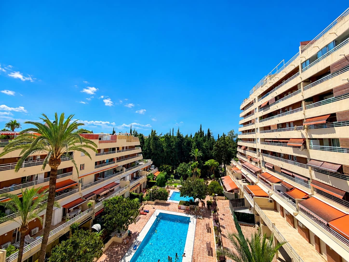 3 soverom Penthouse til salgs i Marbella med svømmebasseng garasje - € 1 530 000 (Ref: 10027039)
