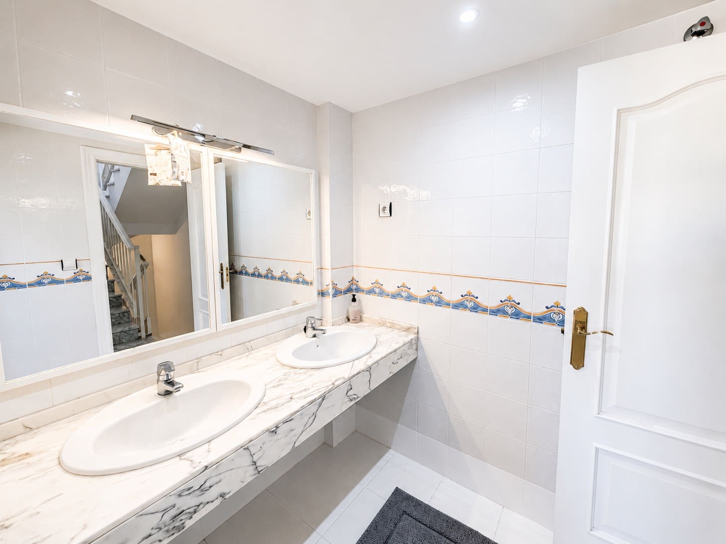 3 bedroom Townhouse for sale in Marbella with pool garage - € 950,000 (Ref: 10027040)