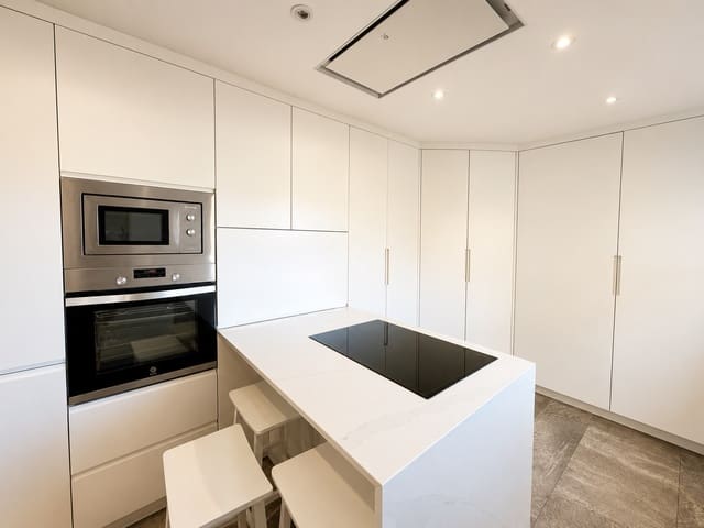 3 bedroom Townhouse for sale in Marbella with pool garage - € 950,000 (Ref: 10027040)