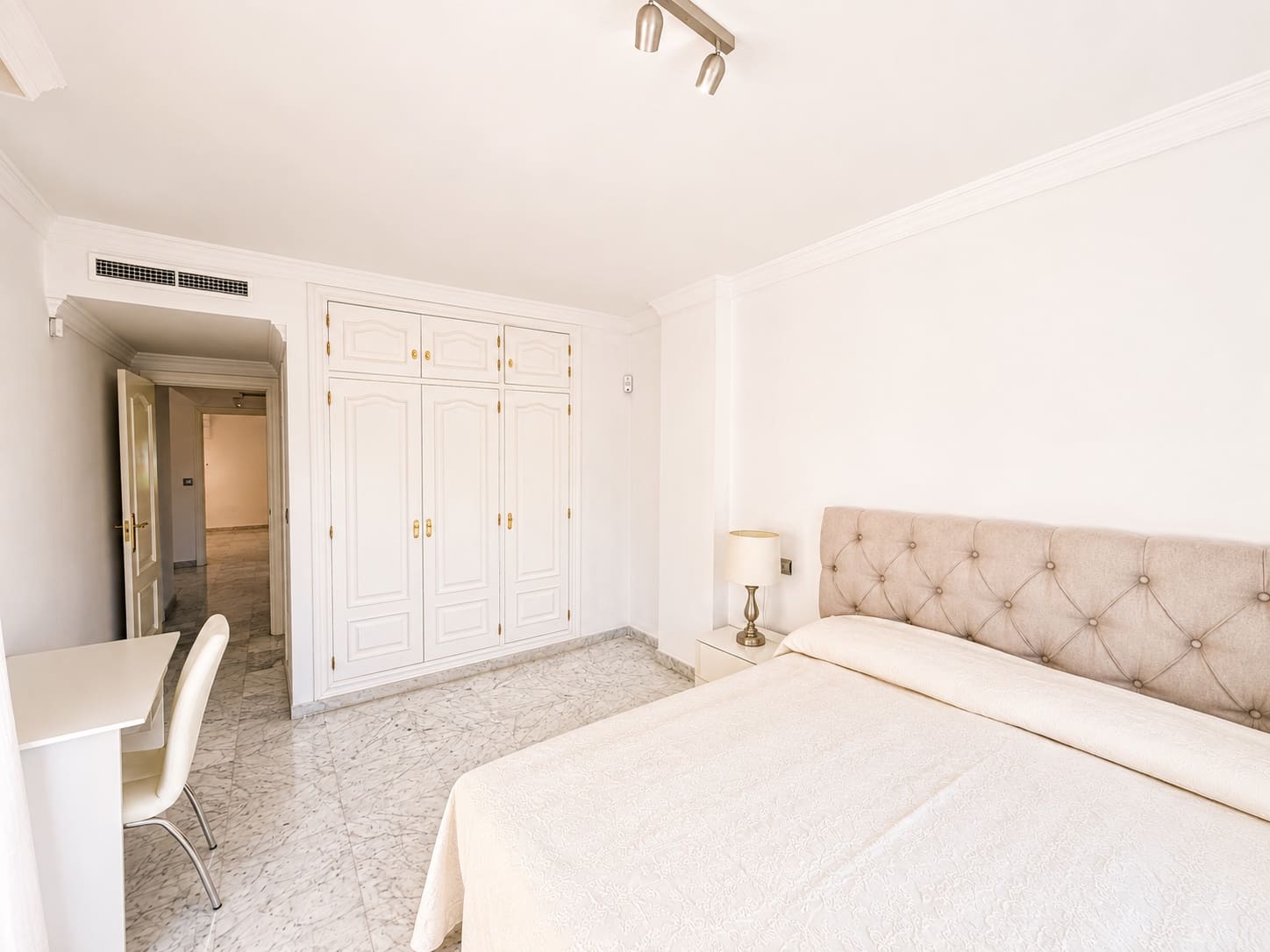 3 bedroom Townhouse for sale in Marbella with pool garage - € 950,000 (Ref: 10027040)