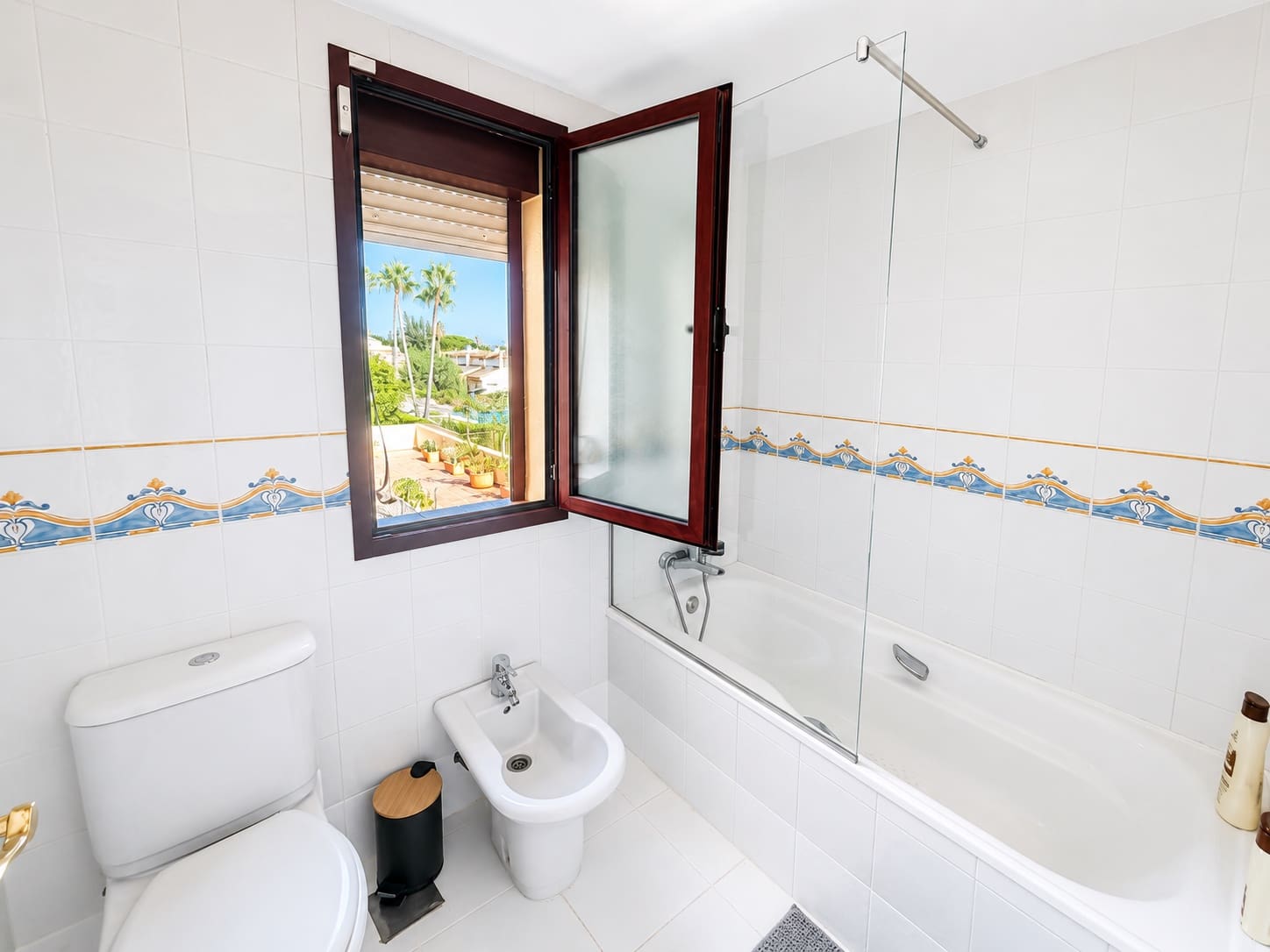 3 bedroom Townhouse for sale in Marbella with pool garage - € 950,000 (Ref: 10027040)