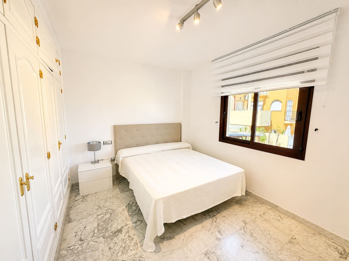 3 bedroom Townhouse for sale in Marbella with pool garage - € 950,000 (Ref: 10027040)