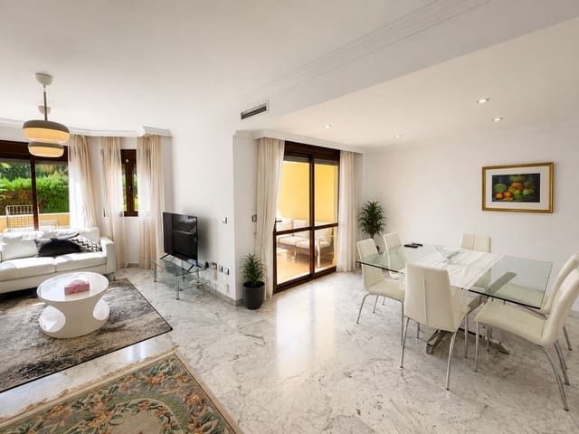 3 bedroom Townhouse for sale in Marbella with pool garage - € 950,000 (Ref: 10027040)