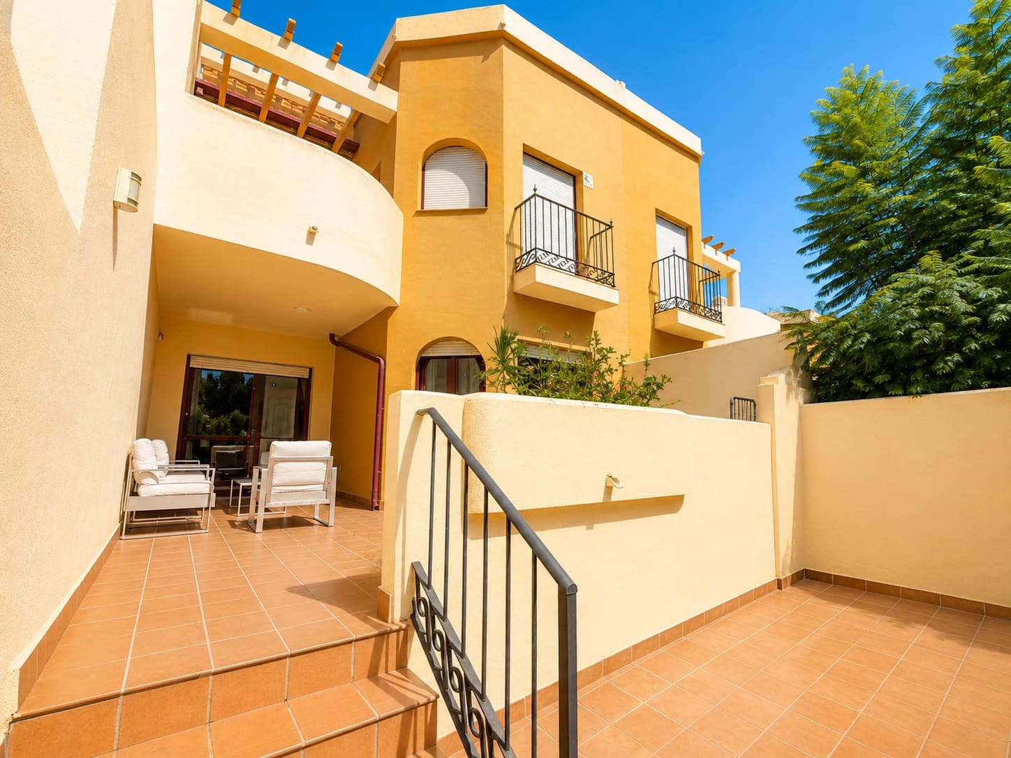 3 bedroom Townhouse for sale in Marbella with pool garage - € 950,000 (Ref: 10027040)