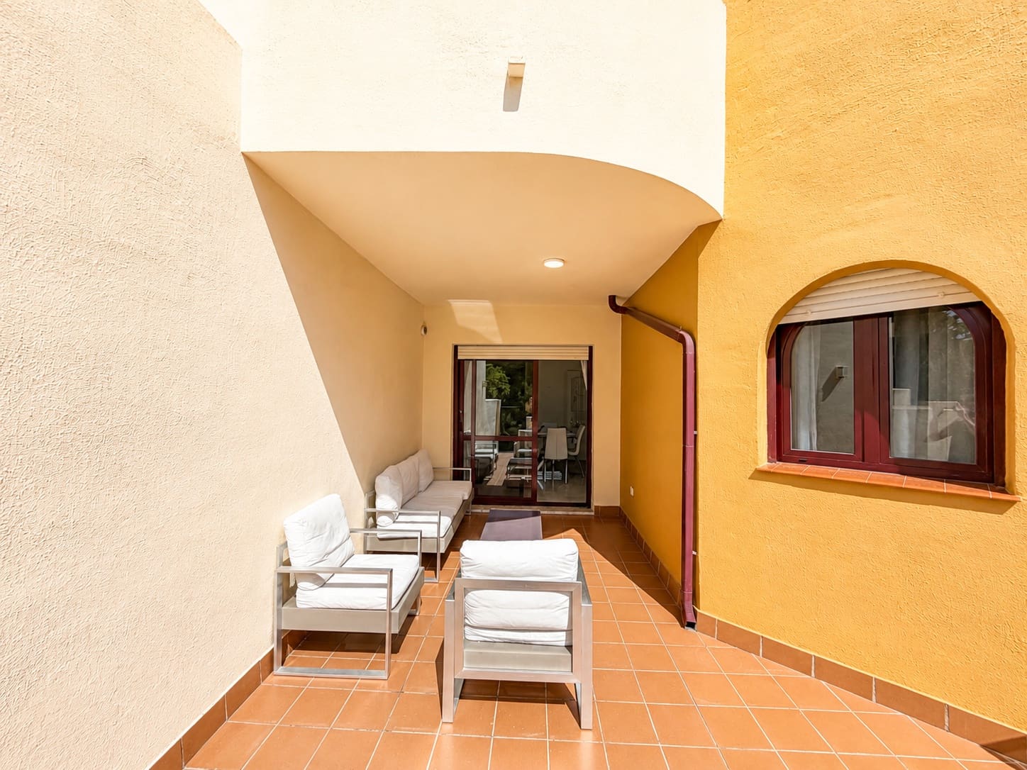 3 bedroom Townhouse for sale in Marbella with pool garage - € 950,000 (Ref: 10027040)