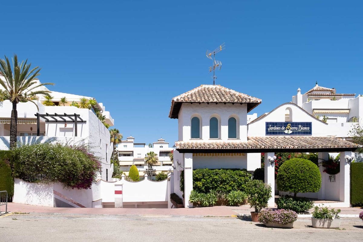 4 chambre Penthouse à vendre à Marbella avec piscine garage - 1 290 000 € (Ref: 10030296)