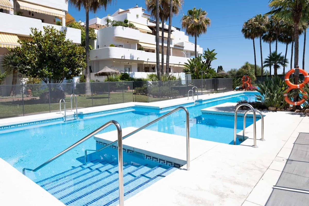 4 chambre Penthouse à vendre à Marbella avec piscine garage - 1 290 000 € (Ref: 10030296)
