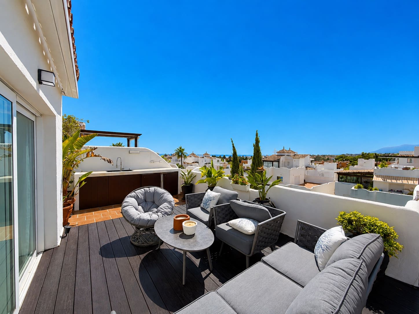 4 chambre Penthouse à vendre à Marbella avec piscine garage - 1 290 000 € (Ref: 10030296)