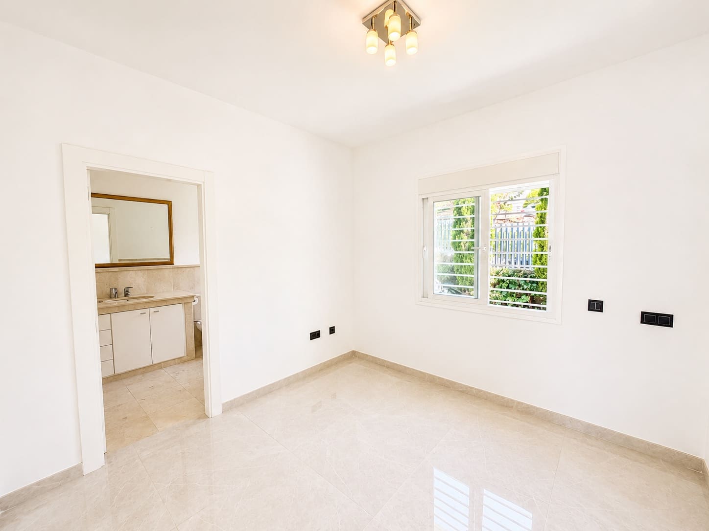 5 chambre Villa/Maison à vendre à Benahavis avec piscine garage - 1 600 000 € (Ref: 10031754)
