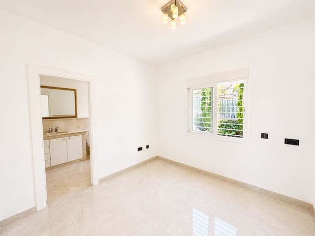 5 chambre Villa/Maison à vendre à Benahavís avec piscine garage - 1 600 000 € (Ref: 10031754)