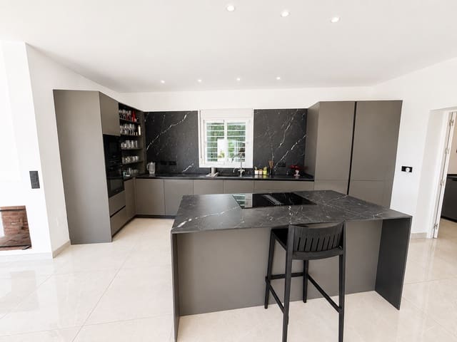 5 chambre Villa/Maison à vendre à Benahavís avec piscine garage - 1 600 000 € (Ref: 10031754)