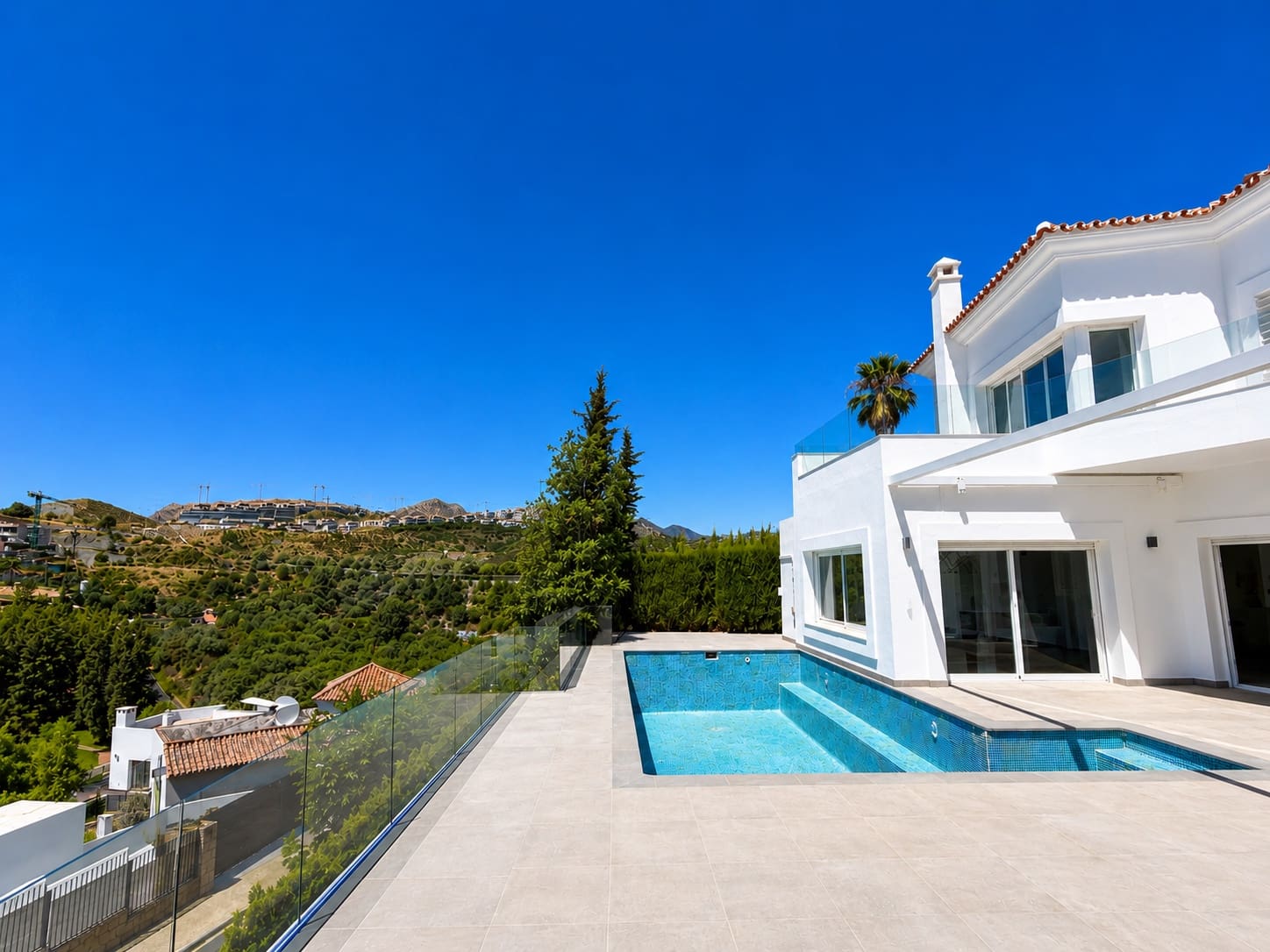 5 chambre Villa/Maison à vendre à Benahavis avec piscine garage - 1 600 000 € (Ref: 10031754)