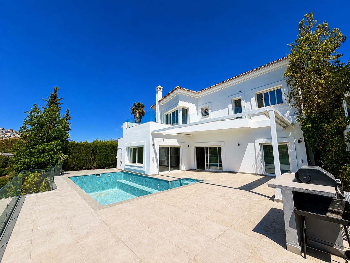 5 chambre Villa/Maison à vendre à Benahavis avec piscine garage - 1 600 000 € (Ref: 10031754)