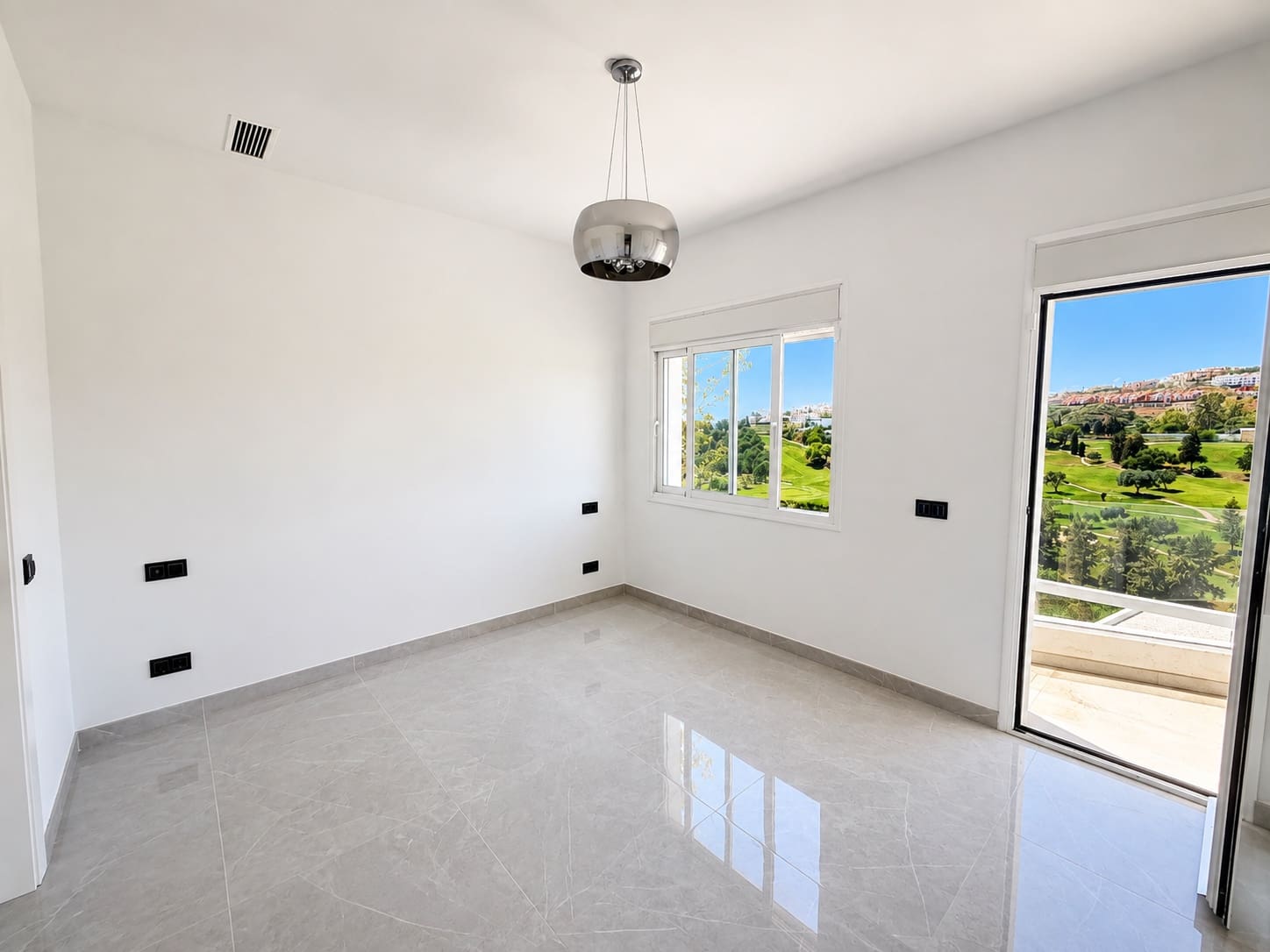 5 chambre Villa/Maison à vendre à Benahavis avec piscine garage - 1 600 000 € (Ref: 10031754)