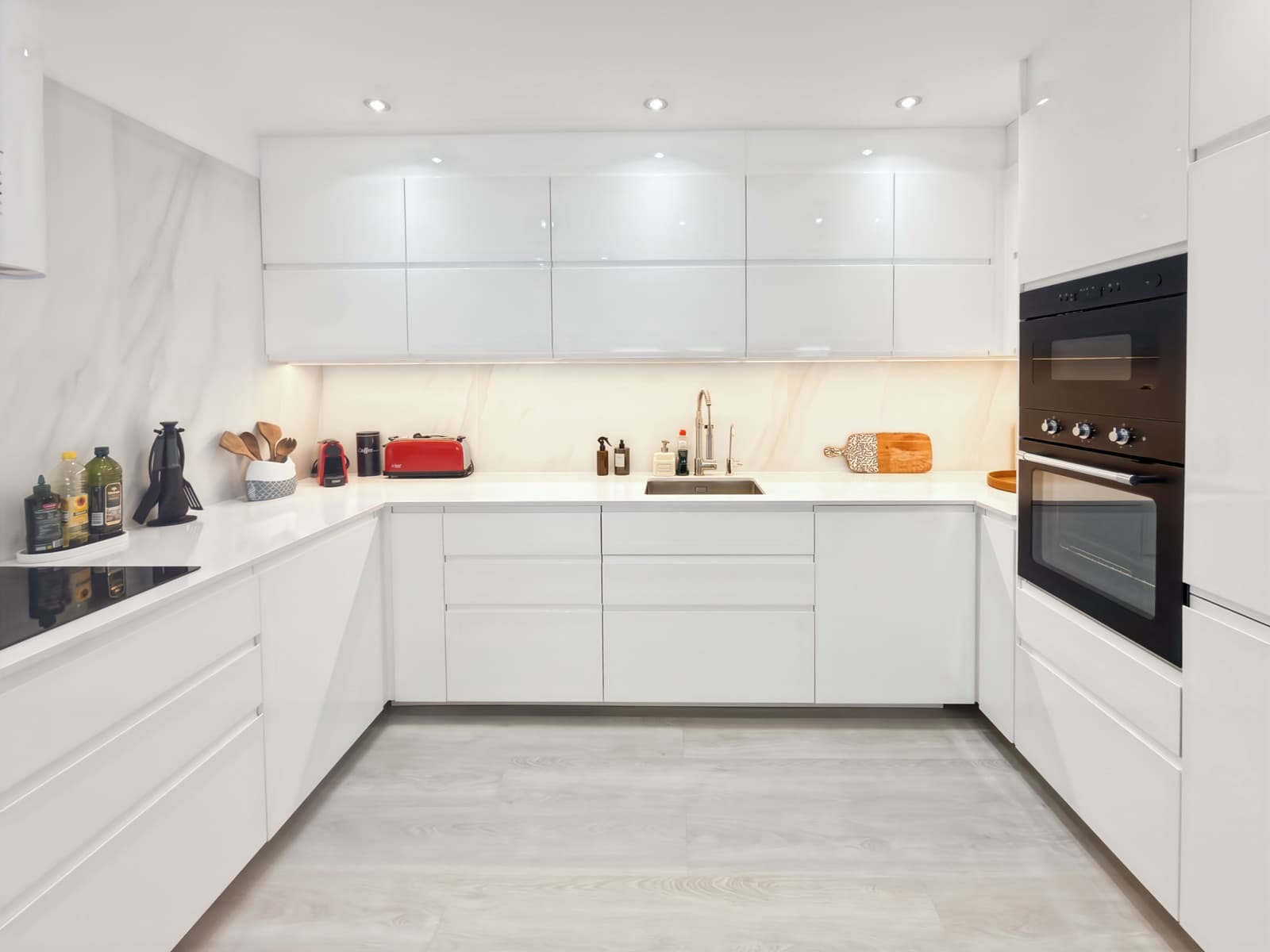 3 bedroom Villa for sale in Marbella with pool garage - € 2,890,000 (Ref: 10031755)