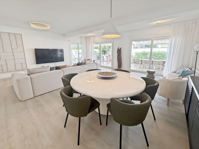 3 bedroom Villa for sale in Marbella with pool garage - € 2,890,000 (Ref: 10031755)