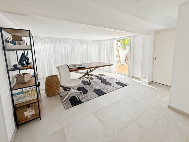 3 bedroom Villa for sale in Marbella with pool garage - € 2,890,000 (Ref: 10031755)