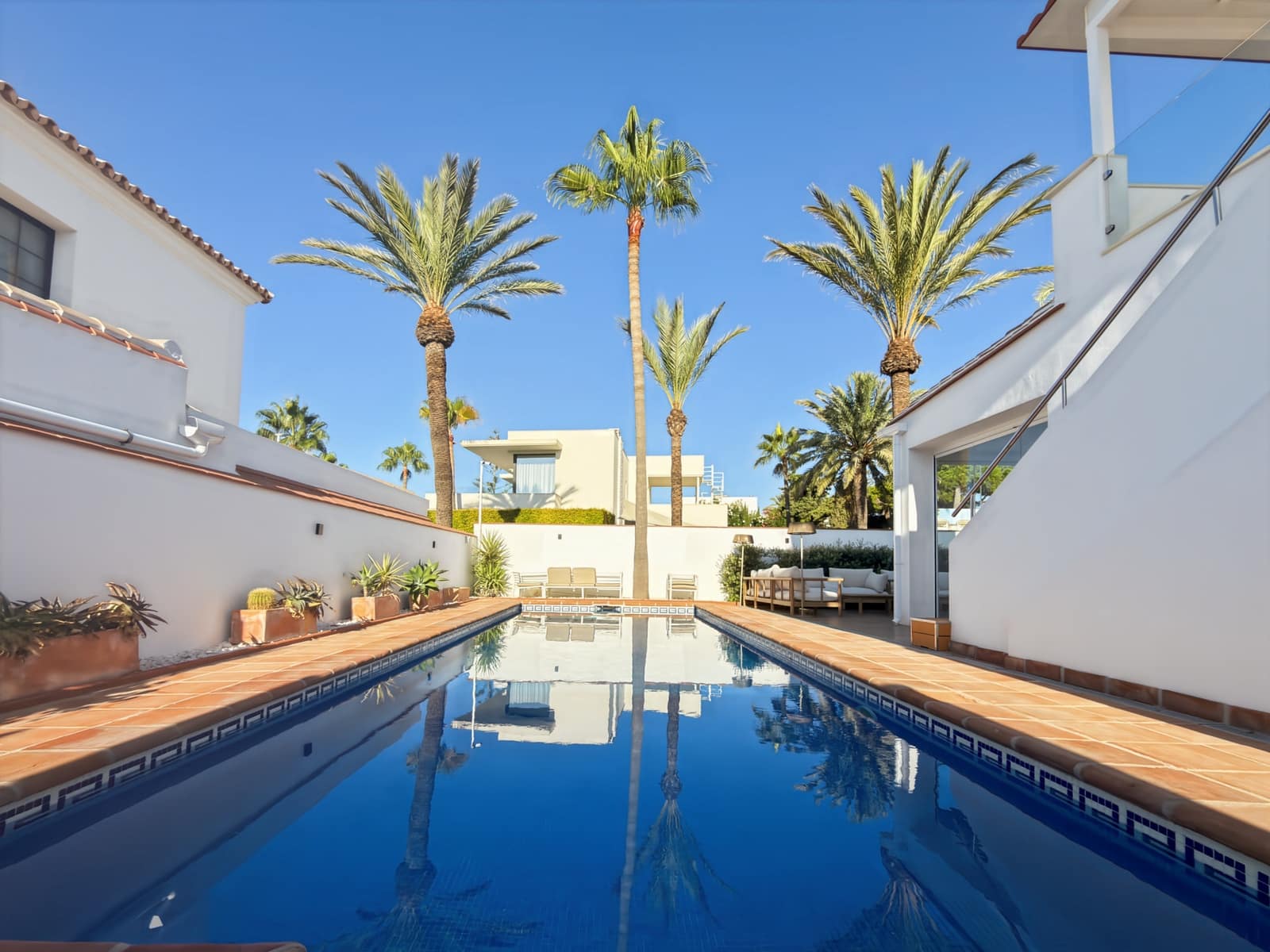 3 bedroom Villa for sale in Marbella with pool garage - € 2,890,000 (Ref: 10031755)