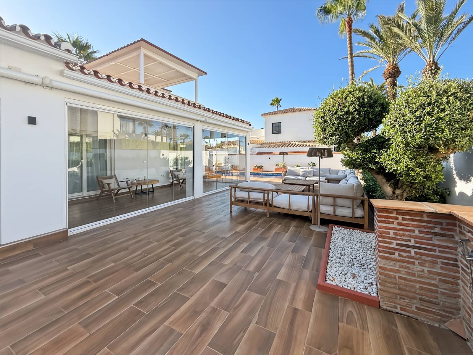 3 bedroom Villa for sale in Marbella with pool garage - € 2,890,000 (Ref: 10031755)