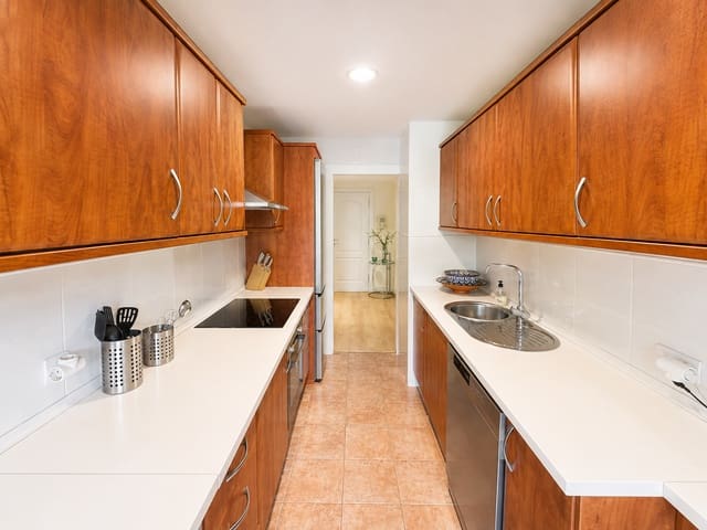 3 Zimmer Apartment zu verkaufen in Marbella mit Pool Garage - 790.000 € (Ref: 10033690)