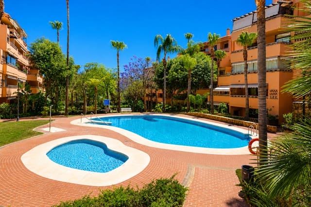 3 Zimmer Apartment zu verkaufen in Marbella mit Pool Garage - 790.000 € (Ref: 10033690)