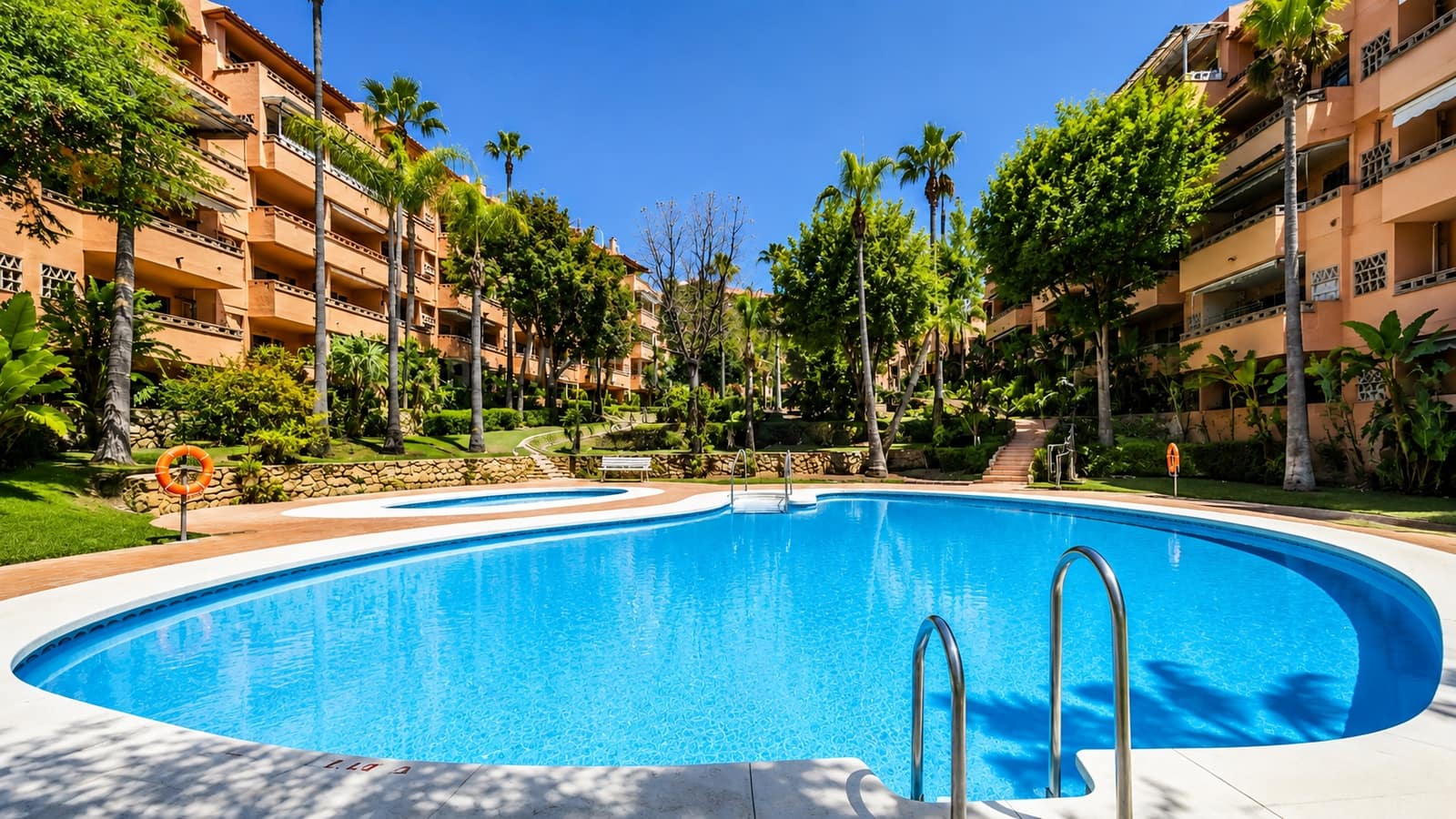 3 Zimmer Apartment zu verkaufen in Marbella mit Pool Garage - 790.000 € (Ref: 10033690)