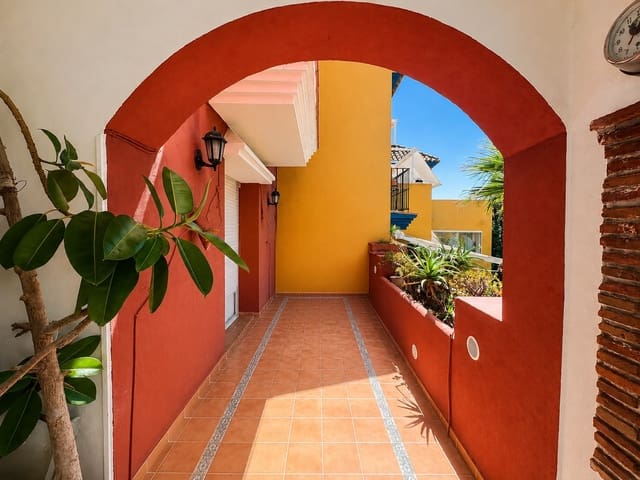 3 quarto Penthouse para venda em Marbella com piscina garagem - 923 000 € (Ref: 10037188)