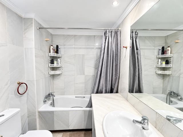 3 quarto Penthouse para venda em Marbella com piscina garagem - 923 000 € (Ref: 10037188)