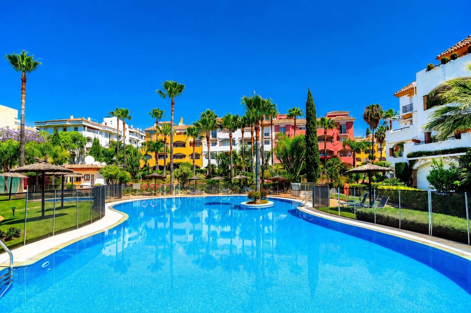 3 quarto Penthouse para venda em Marbella com piscina garagem - 923 000 € (Ref: 10037188)