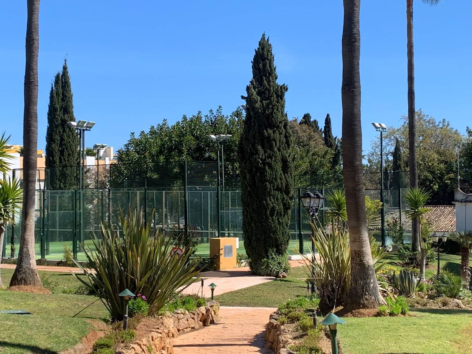 3 quarto Penthouse para venda em Marbella com piscina garagem - 923 000 € (Ref: 10037188)