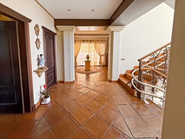 5 sovrum Villa till salu i Mijas med pool garage - 1 100 000 € (Ref: 10085954)