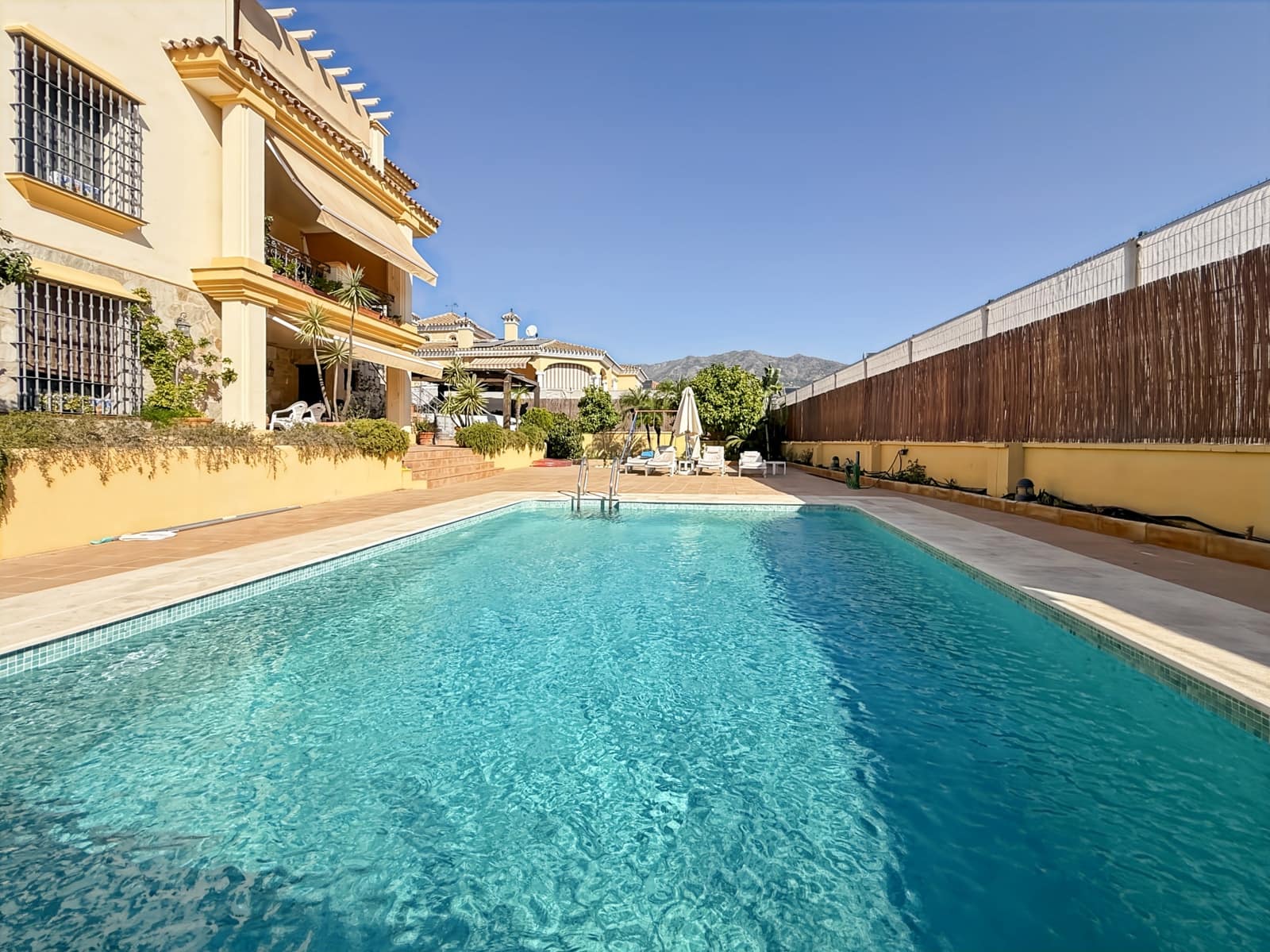 5 sovrum Villa till salu i Mijas med pool garage - 1 100 000 € (Ref: 10085954)