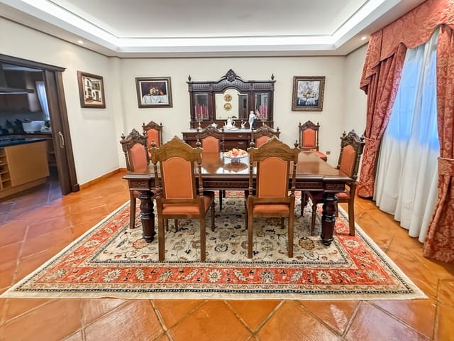 5 sovrum Villa till salu i Mijas med pool garage - 1 100 000 € (Ref: 10085954)