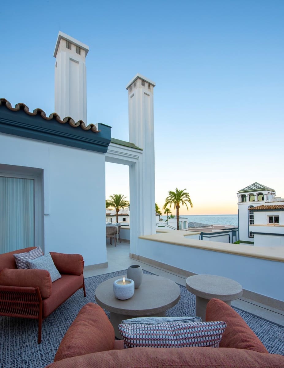 3 sypialnia Penthouse na sprzedaż w Estepona z basenem garażem - 2 495 000 € (Ref: 10089471)