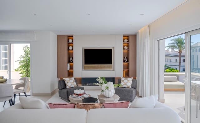 3 sypialnia Penthouse na sprzedaż w Estepona z basenem garażem - 2 495 000 € (Ref: 10089471)